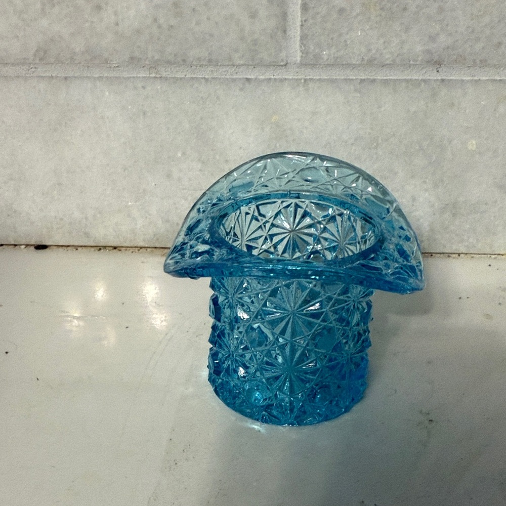 Fenton Blue art glass Glass Vase or toothpick holder